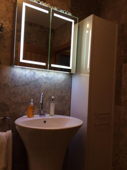 River Road, Littlehampton, Executive Apartment Экстерьер фото