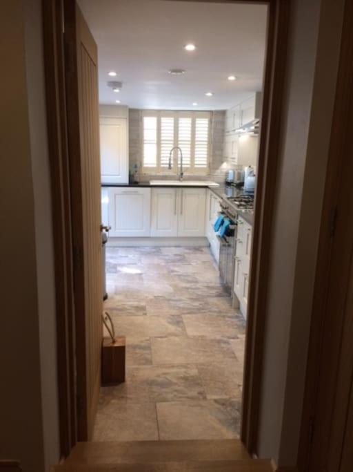 River Road, Littlehampton, Executive Apartment Экстерьер фото