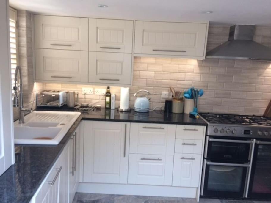 River Road, Littlehampton, Executive Apartment Экстерьер фото