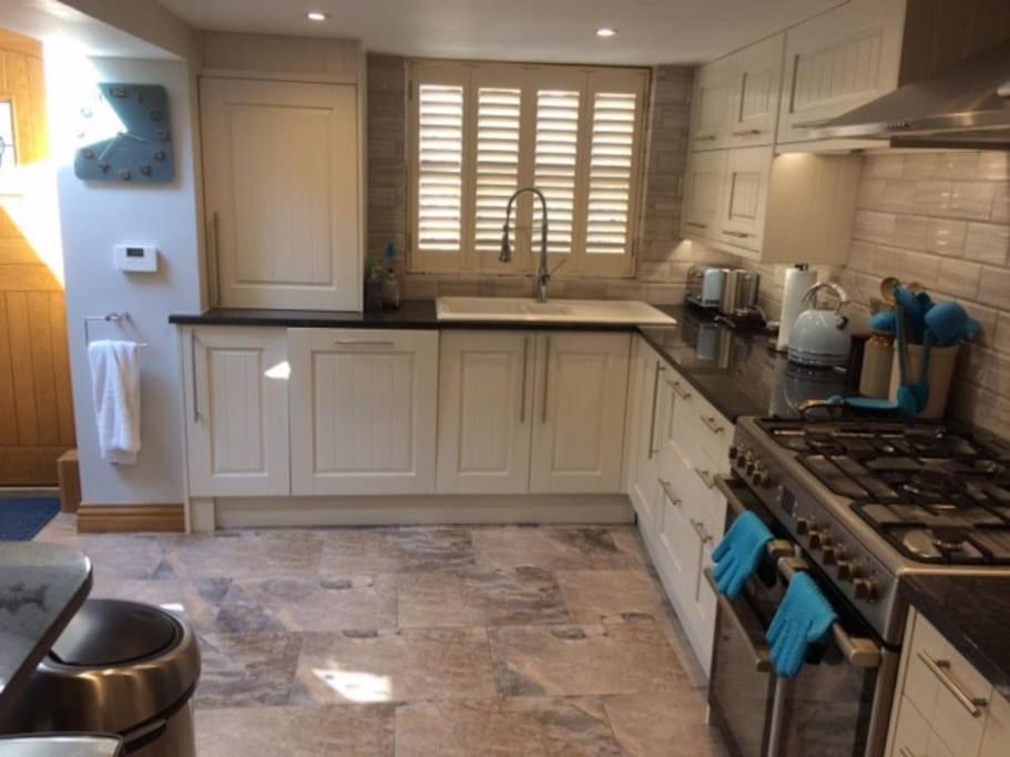 River Road, Littlehampton, Executive Apartment Экстерьер фото