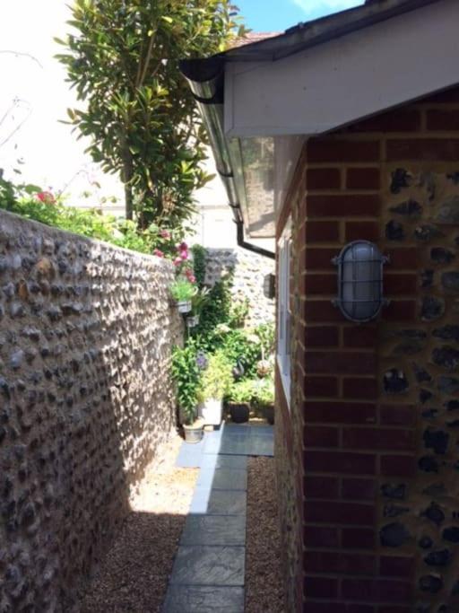 River Road, Littlehampton, Executive Apartment Экстерьер фото
